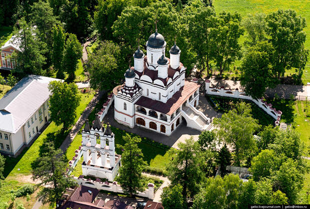 Спасо-Преображенская церковь (входит в состав усадьбы Вязёмы)