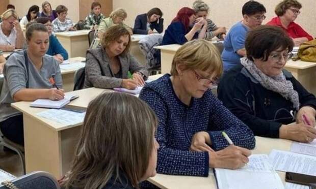 В Архангельской области школьные кураторы профориентации проходят обучение