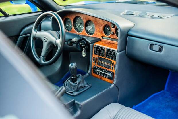 Редкий и легендарный Bugatti EB110 GT 1996 года