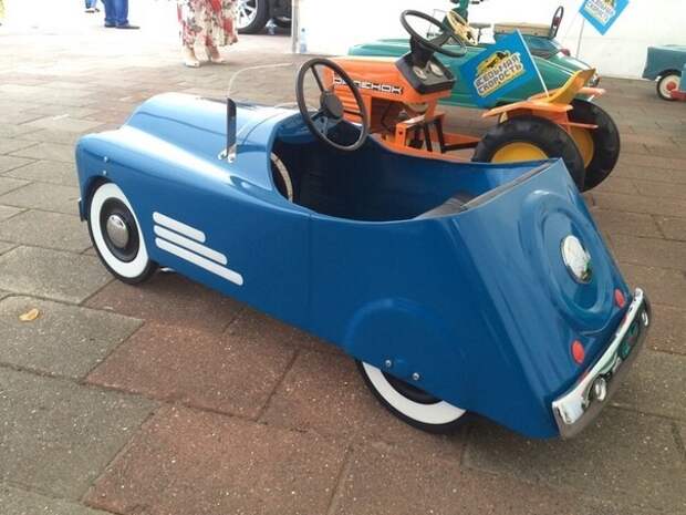 Педальный автомобиль "Стрела", г. Львов Педальный автомобиль "Стрела", г. Львов