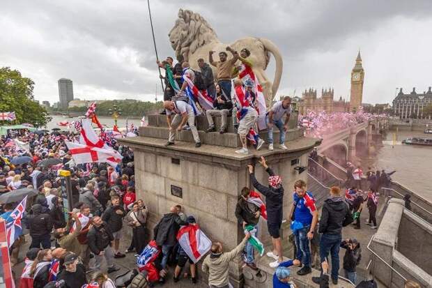 Почему в протестах в Великобритании увидели след Илона Маска. Фото © ТАСС / Zuma