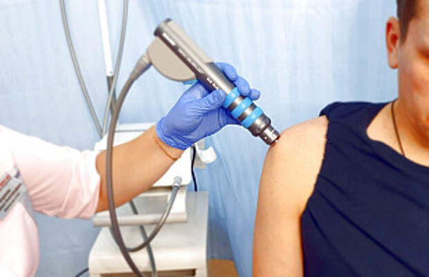 Плече-лопаточный периартрит: как вернуть подвижность плечу с помощью УВТ