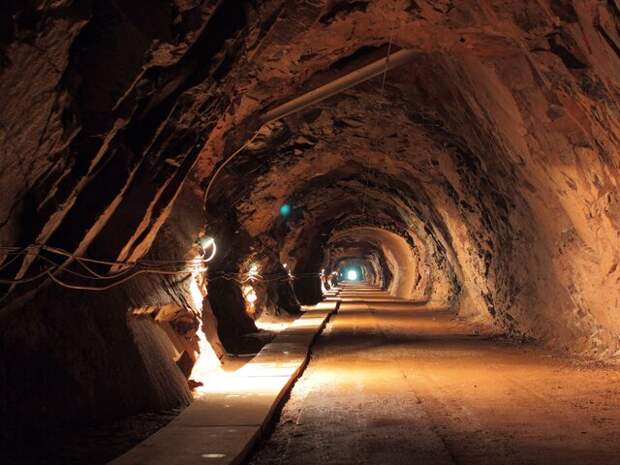 Свыше 40 рабочих остались под землей в шахте в ЛНР после атаки ВСУ