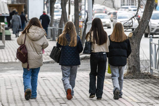 Психолог рекомендовала родителям «отключать зумеров от питания»