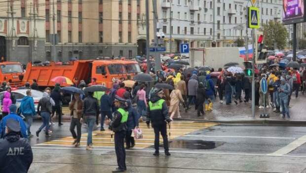 Концерт кончился, крысы остались - после вчерашнего митинга провокаторы громили центр Москвы митинг, либералы, погромы