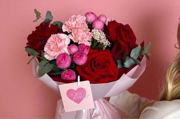 Какие цветы дарят на 14 февраля девушкам и женщинам?