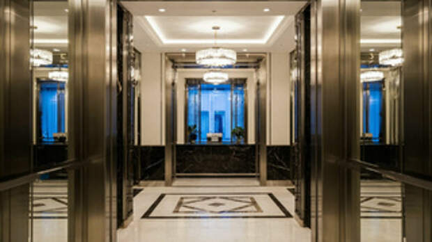 Лифт в отеле / Изображение сгенерировано alice.yandex.ru / amic.ru