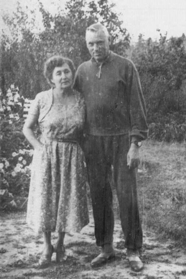 Константин Рокоссовский с женой. / Фото: www.rg.ru