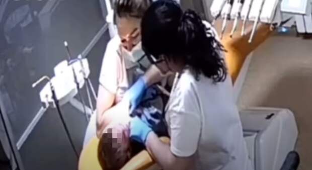 На Украине стоматолог избила ребенка во время приема