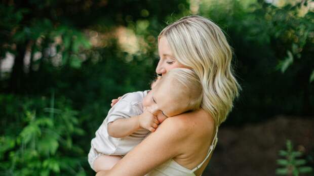 Бэби-блюз: почему после родов накрывает грусть и как пройти этот период