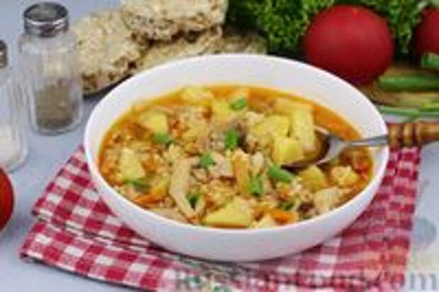 Фото к рецепту: Куриный суп с рисом, яблоками и овощами