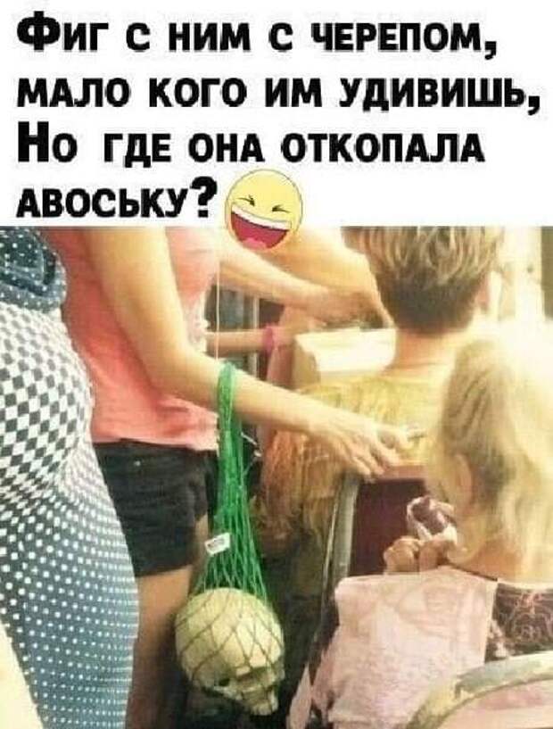 На дискотеке у барной стойки сидит девушка. К ней подходит парень...