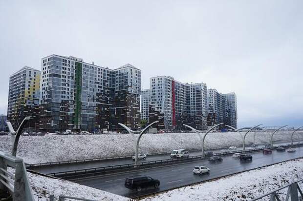 МЧС предупредило петербуржцев о снегопаде и сложных дорожных условиях