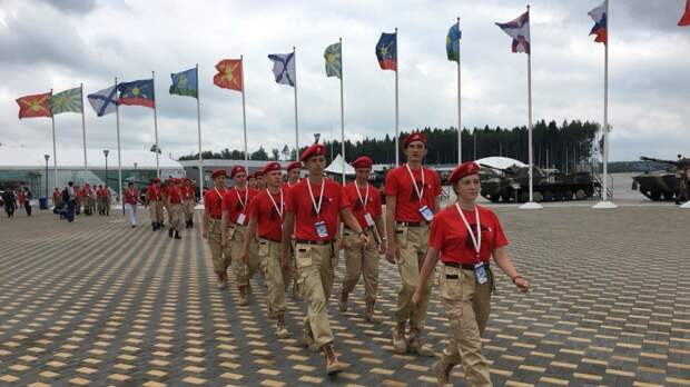 Юнармейцы из Москвы прошли курс военной подготовки в патриотическом центре «Авангард»