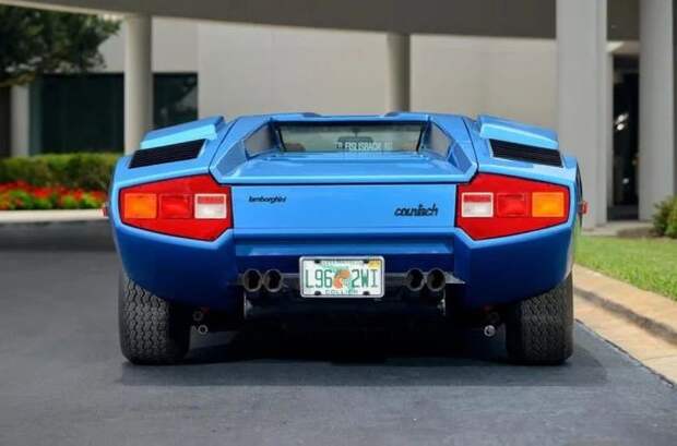 Редкий Lamborghini с «перископом» на крыше продадут с аукциона