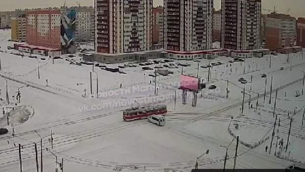 В Челябинской области маршрутка протаранила трамвай