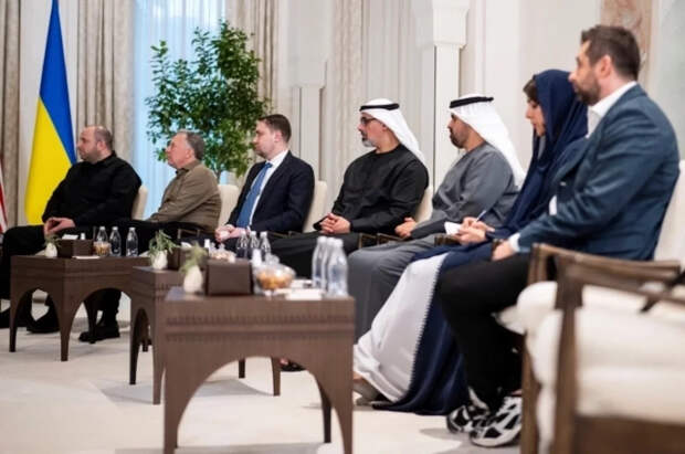 Протоколист оценила появление Арахамии на переговорах в ОАЭ в кроссовках