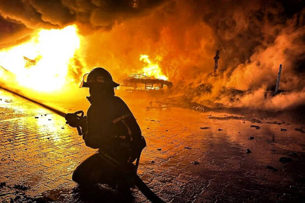 В порту под Одессой начался масштабный пожар после ночной атаки