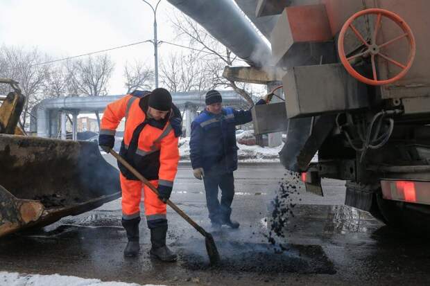 Асфальт на Талдомской меняют в рамках строительства надземного перехода