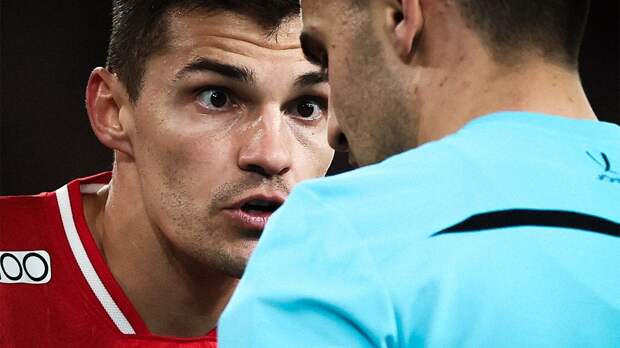 «Спартак» жалуется на судью, хотя сам избежал пенальти: разбор решений арбитра в дерби с «Локомотивом»