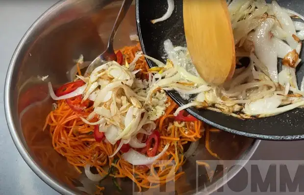 Свиные шкурки - как приготовить корейский салат/закуску хе из свиной кожи Кулинария, Рецепт, Видео рецепт, Приготовление, Салат, Закуска, Ужин, Вкусняшки, Мясо, Свинина, Корейская кухня, Морковь по-корейски, В домашних условиях, Повар, Готовка для ленивых, Бюджетно, Острое, Пикантное, Азиатская кухня, Видео, YouTube, Длиннопост