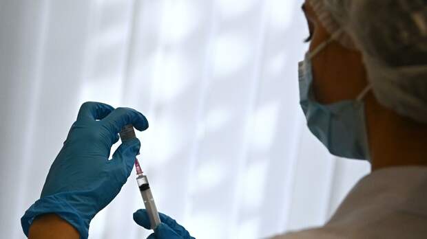 В Великобритании могут ввести обязательную вакцинацию для медиков 