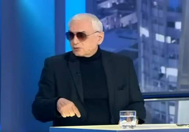Вы знали, что чаще всего фразу "География это судьба" повторяют артисты "Квартала-95", в одночасье оказавшиеся в начальственных кабинетах - в зеленом, карго и Brioni?-10