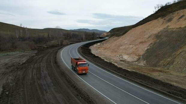 Томенко объявил о продолжении реконструкции трассы до "Бирюзовой Катуни"