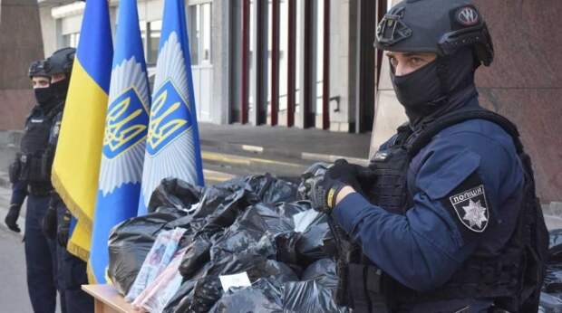 Нардеп устроил в Одесском горсовете потасовку из-за недопуска на заседание – видео