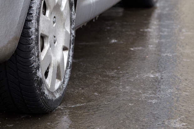 Россиян научили ездить в гололедицу