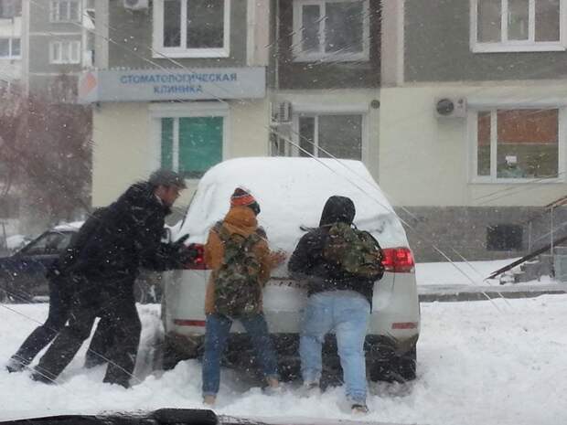 Люблю зиму, потому что она объединяет народ жизненно, зима, прикол, приятное