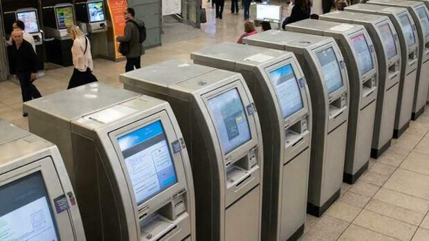 В России предложили разрешить снимать без комиссии до 10 тысяч рублей в банкоматах