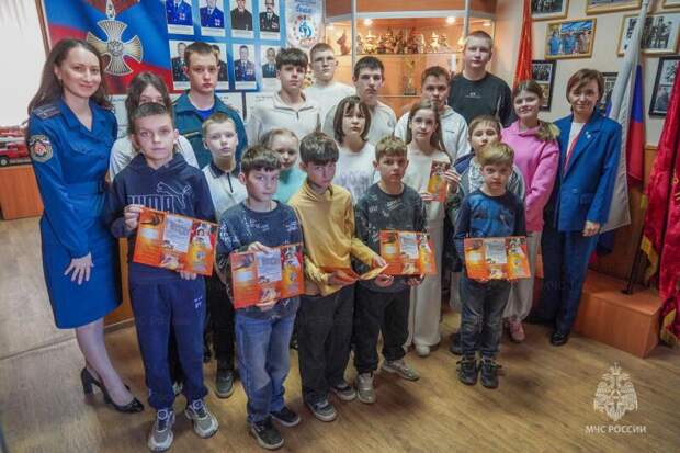 Волгоградские огнеборцы познакомили детей с героической профессией