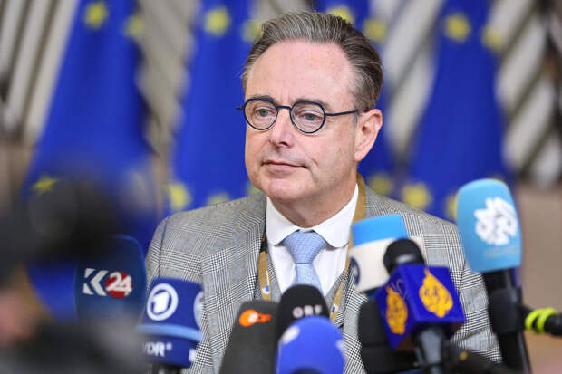 Премьер Бельгии пошутил, что ЕС из-за неэффективности походит на его страну