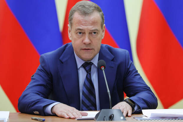 Медведев назвал День Победы главным государственным праздником России