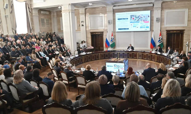 Губернатор Травников высоко оценил достижения системы здравоохранения региона в 2025 году