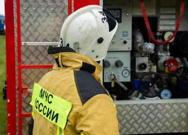 Москвич хотел устроить взрыв и выпрыгнул из окна горящей квартиры на 7-м этаже