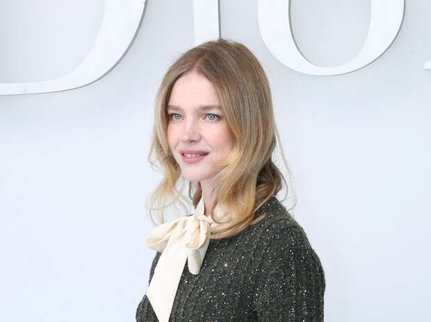 Водянова пришла в необъятных джинсах, а Собчак хвасталась подарками: показ Dior