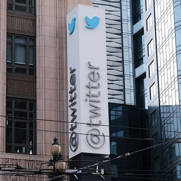 Twitter отменит запрет на политическую рекламу из-за падения доходов
