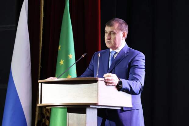 Глава Тахтамукайского района подвел итоги 2025 года на сессии народных депутатов