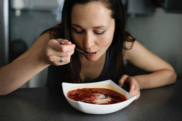 Врач Одерий: зимой ни в коем случае нельзя сокращать жирную пищу в рационе