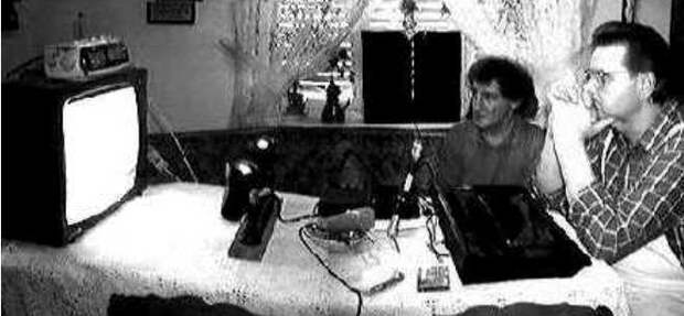 Транскоммуникаторы из Германии Адольф Хомс и Фритц Малькхофф за работой.