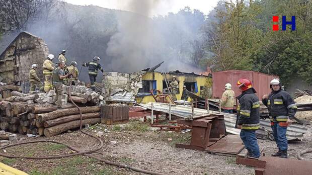 «Никаких военных здесь нет»: ВСУ обстреляли мирных жителей района шахты Калинина в Донецке — первые кадры