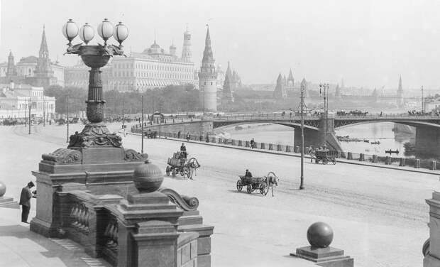 Вид на набережную и Кремль (до 1917 года)
