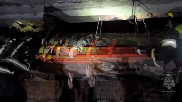 Упавший на стройке подросток застрял между плитами в Новой Москве