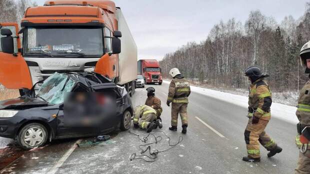 ФАН публикует кадры с места смертельной аварии на Тюменском тракте в Свердловской области