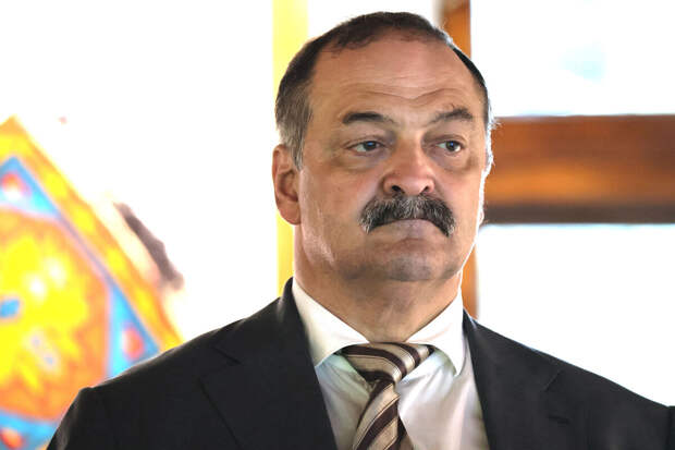 Глава Дагестана Сергей Меликов прибыл в Махачкалу, где обрушилась многоэтажка