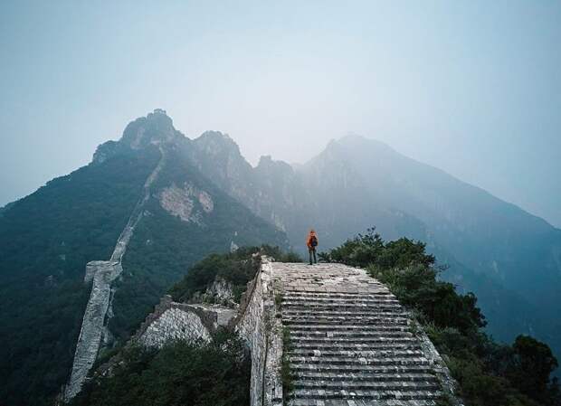 Великая Китайская стена протяженностью более 21 000 километров привлекает ежегодно 10 миллионов туристов виды, города, китай, красота, необыкновенно, пейзажи, удивительно, фото