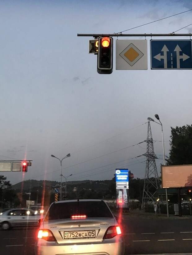 Скромный светофор Скромный светофор