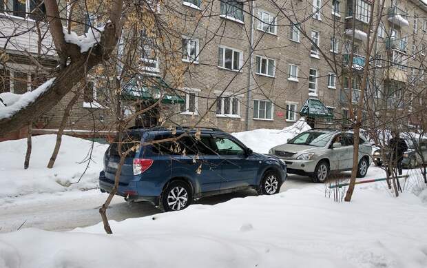 Не поделили дорогу: водители в Новосибирске простояли 6 часов, не уступая друг другу